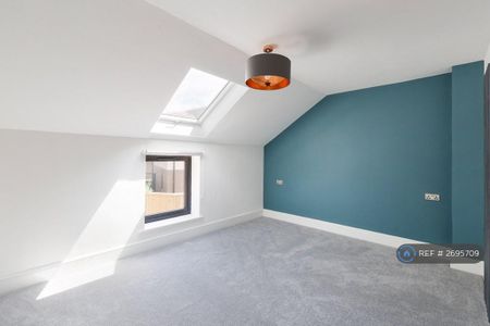 2 bedroom semi-detached house to rent - Photo 2