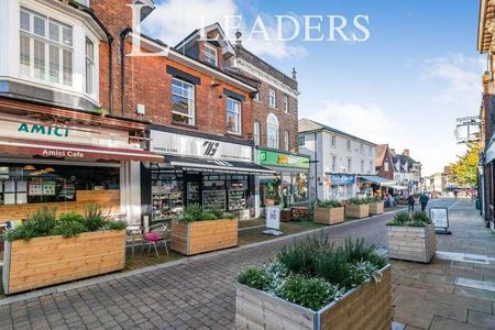 High Street, Leatherhead, KT22 - Photo 3