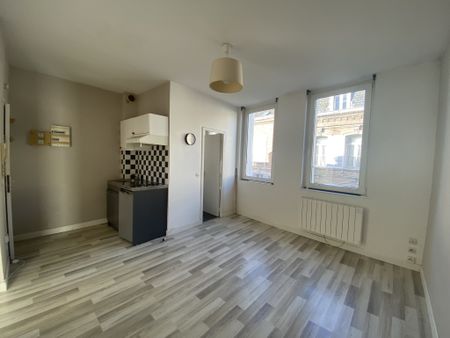 APPARTEMENT T2 NON MEUBLÉ - PROCHES COMMODITES - Photo 2