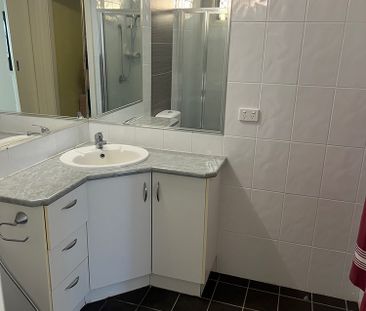4-bedroom shared house, Scenic Drive - Photo 3