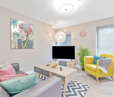 2 Bed Flat, Green Diamond, BN1 - Photo 3