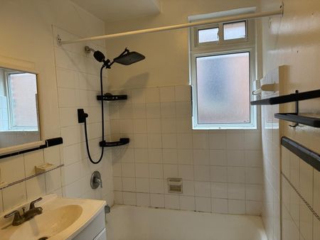 For Lease - 607 Kingston Road Unit# #2, Toronto, Ontario - Photo 4