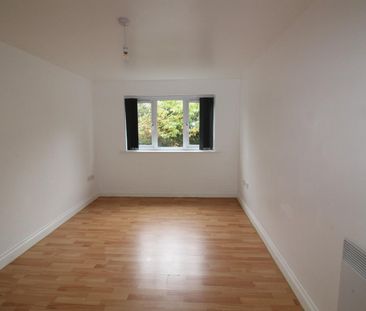 2 bedroom Flat To Let - Photo 1