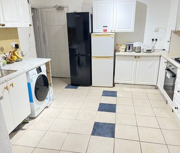 Room in a Shared House, Chalkhill Road, HA9 - Photo 3