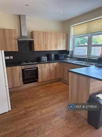 6 bedroom semi-detached house to rent - Photo 3