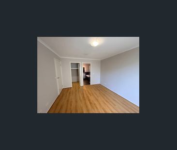 Modern Family Home - Photo 2