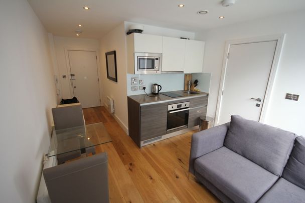 Station Road, Trident House, UB3 - Photo 1