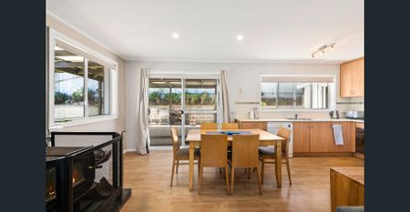 Walk to town - Photo 4