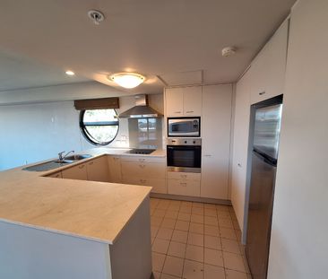 3 x Double Bedroom Apartment With A Carpark - Photo 5