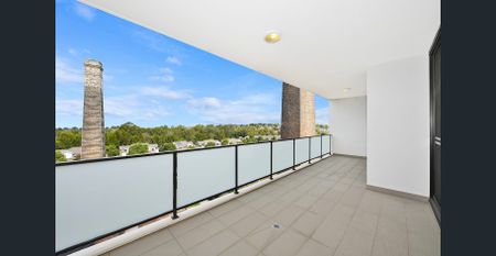 Sensational 3 Bedroom Apt with Garden View - Photo 2