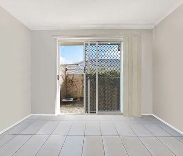 LARGE TOWNHOUSE 2 LIVING AREAS, VIEWS & GREAT SIZE BACK YARD - Photo 4