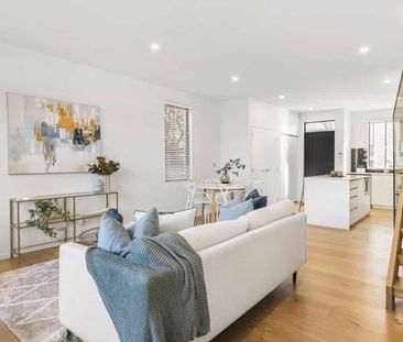 MODERN ARCHITECTURALLY DESIGNED TOWNHOUSE - Photo 2