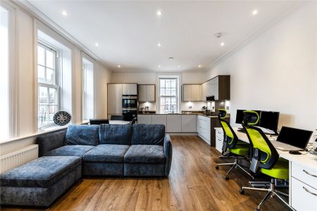 High Street, Weybridge, KT13 flat to rent - Photo 2