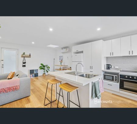 2/2 Lalwinya Road, Mount Nelson, Tas 7007 - Photo 2