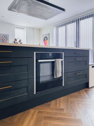 3 Bed Penthouse, Windmill Road, TW8 - Photo 1