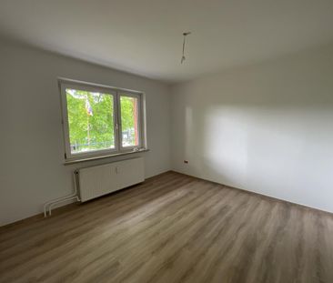 Helle 3-Zimmer-Wohnung mit Balkon und Einbauküche! - Foto 3