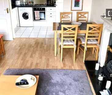 Room for rent in 2-bedroom apartment in Kilgobbin, Dublin - Photo 3