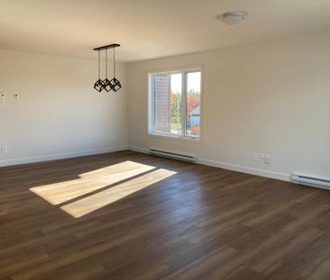 5 1/2 à louer avec espace bureau - Photo 1