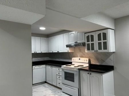 For Lease - 411 Bristol Road, Mississauga, Ontario - Photo 2