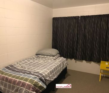 Charming 2 Bedroom Unit in Prime Hamilton East Location - Photo 3