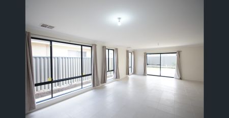 Beautiful 4 Bed / 2 Bath Family Home for Rent - Treeby, WA - Photo 4