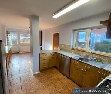 4 bedroom detached house to rent - Photo 6