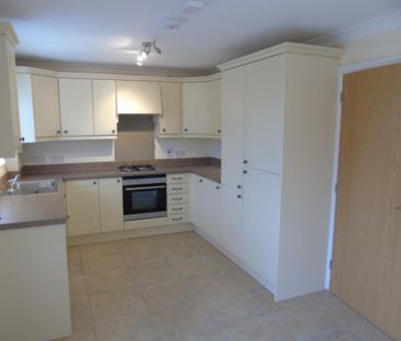 3 bedroom semi-detached house to rent - Photo 6