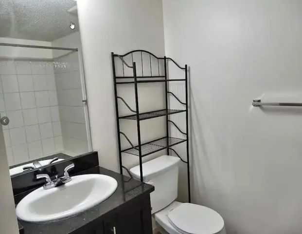 Spacious 2 Bed + Den, 2 baths Condo unit for rent | Edmonton - Photo 1