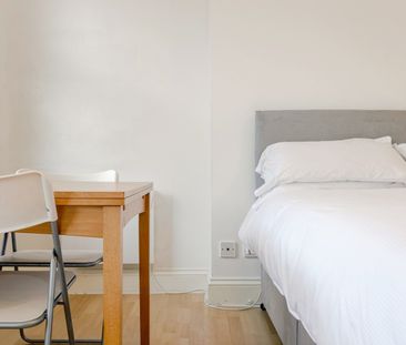 Studio Flat, Charleville Rd, W14 - Photo 3