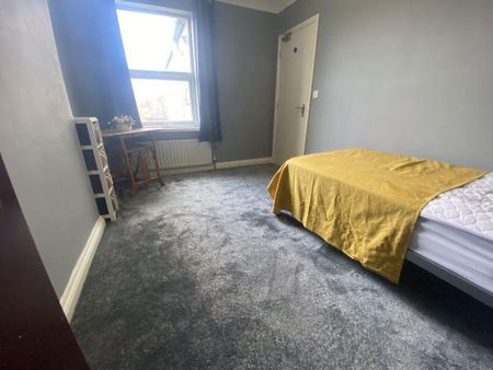 1 bedroom in a house share to rent - Photo 5