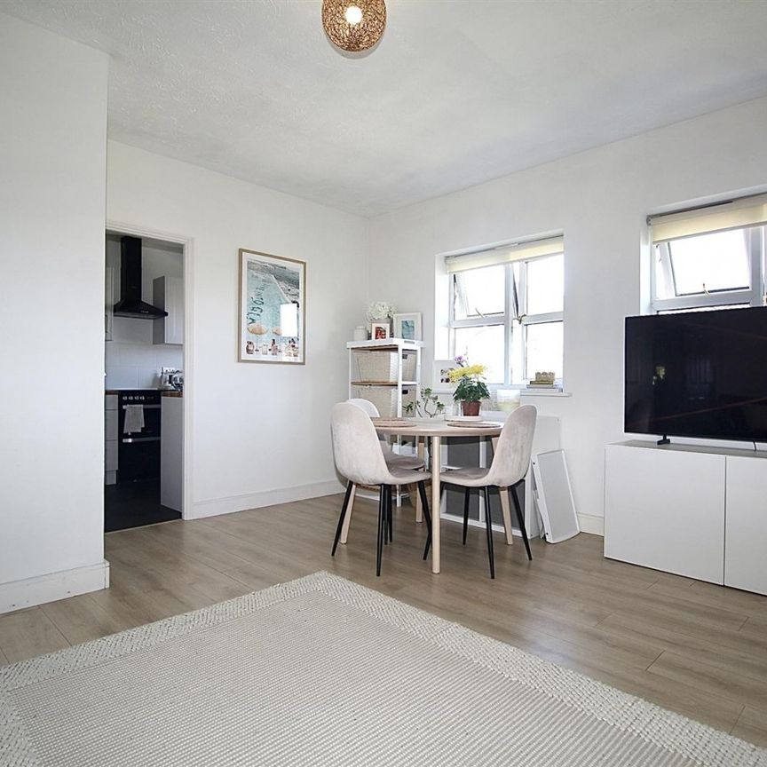 2 Bedroom Flat - Purpose Built To Let - Photo 1