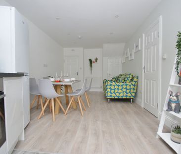 Room in a Shared House, Du Cane Road, W12 - Photo 3