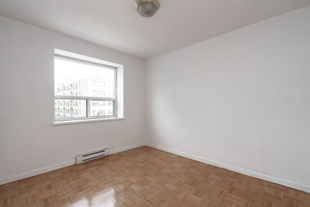 365 Eglinton Avenue East - Photo 5