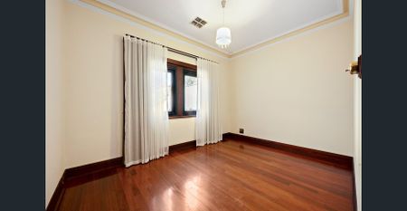 Timeless Tudor Elegance with Modern Luxury - Photo 4