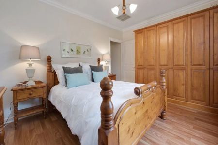 Stylish Family Home in Prime Rostrevor - Photo 4