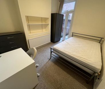 4 bedroom terraced house to rent - Photo 1