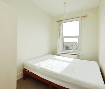 3 bedroom House To Let - Photo 5
