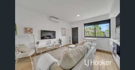 Lovely 1 Bedroom Apartment with On-street Permit Parking - Photo 2