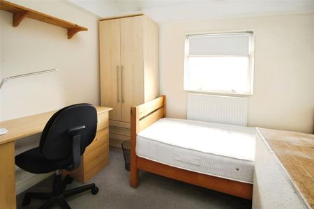 6 bedroom detached house to rent - Photo 3