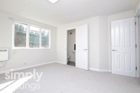 Studio to rent - Photo 2