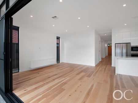 Open the Door to Effortless Elegance - Photo 5