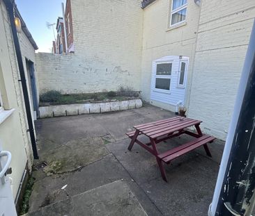 Market Street Room 4 - Photo 6