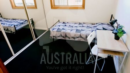 Private room with own bathroom - Photo 5