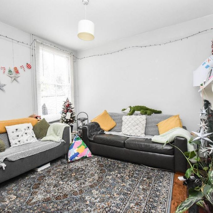 4 bedroom end of terrace house to rent - Photo 1