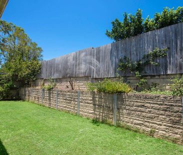 Spacious Four Bedroom Coomera Home with Additional LIving Space - Photo 4