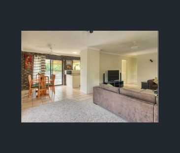 Fully fenced for total privacy this immaculate home on a huge 837m2... - Photo 1