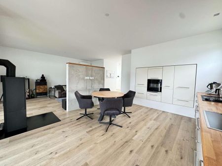 Komfort und Klasse : Modernes Einfamilienhaus mit Kamin und Pool - Foto 2