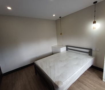 Room in a Shared House, Middle Road, SW16 - Photo 1