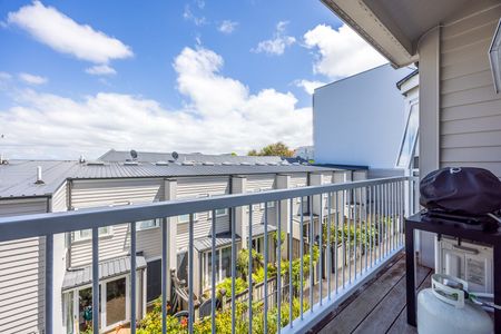 Funky Loft-Style Apartment with Garage - 10/9 Basque Road, Eden Terrace - Photo 2