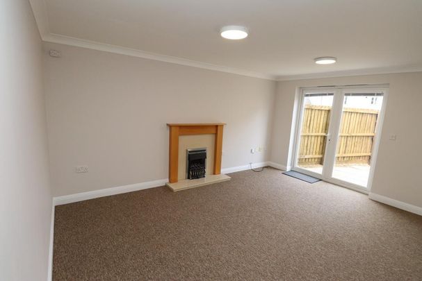 4 bedroom semi-detached house to rent - Photo 1